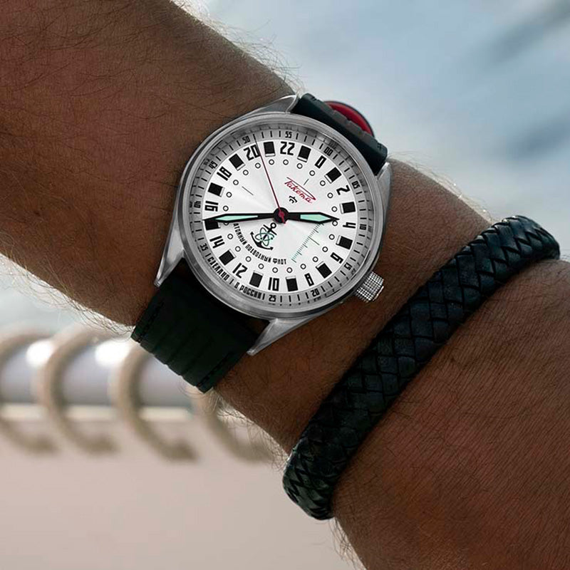 SUBMARINE 24 0167 wrist